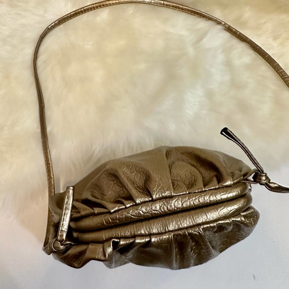 Vintage 80s Gold Crossbody Clutch Shoulder Bag. Embossed metallic croc print. - Picture 2 of 6